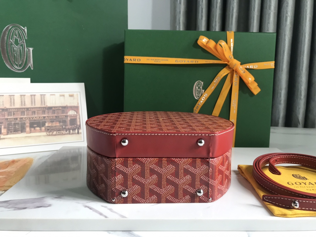 The Alto Hatbox Trunk Bag In Red